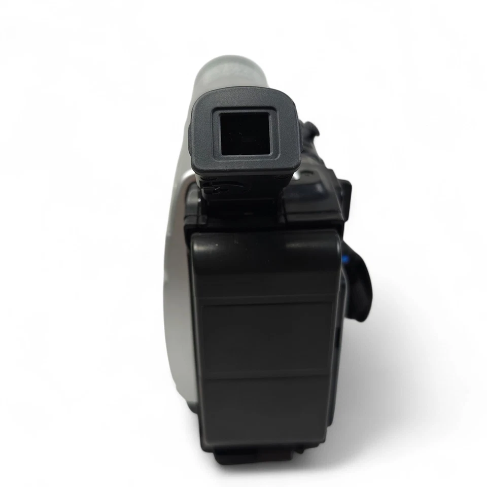 JVC GR-FX17 Camcorder VHSC 800x Zoom Analog Video Camera, Charger, Bag - Image 4 of 4