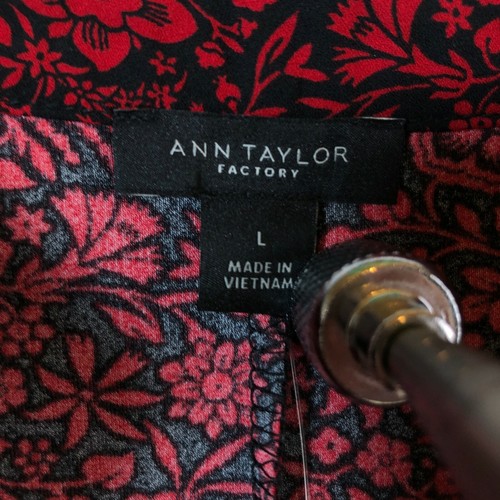 Ann Taylor Factory Top Womens Large Black Red Floral Button Cuff V-neck Blouse - Picture 7 of 10