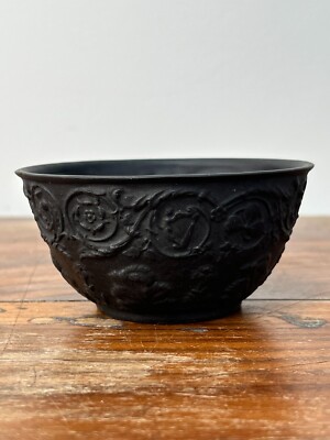 Wedgwood Black Basalt 'Emblems' Schale 10 cm - feines englisches Steinzeug
