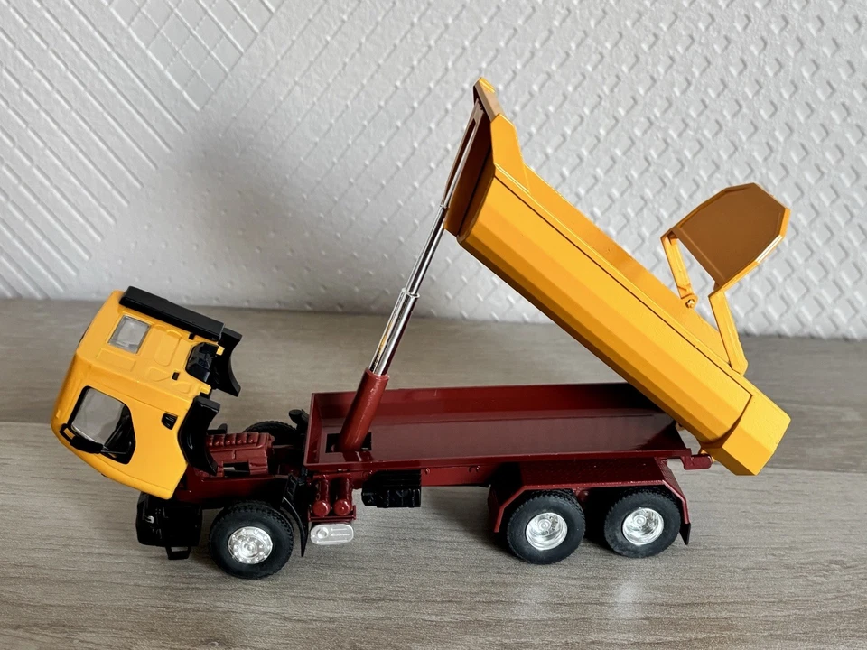 Camion Truck LKW Renault Kérax 6/4 Benne Eligor 1/43 - Photo 3/4