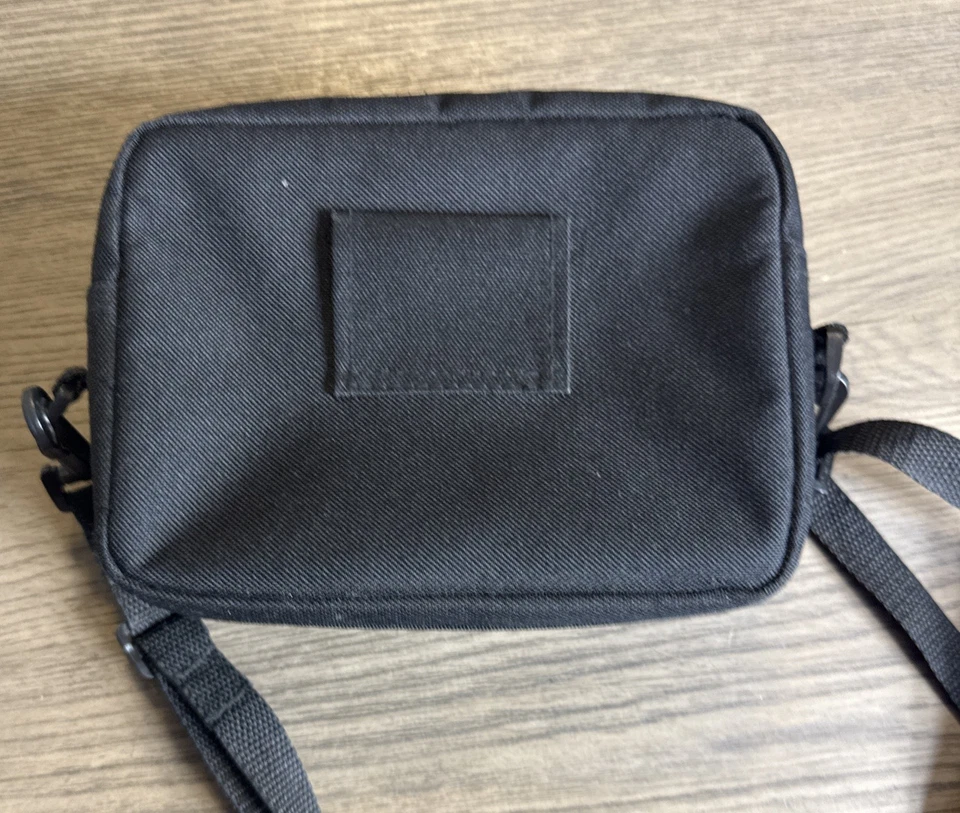 Samsonite Bolsa de Transporte Acolchada para Cámara Estuche con Correa Ajustable Negro 6”x8”x3” Foto 2 de 2