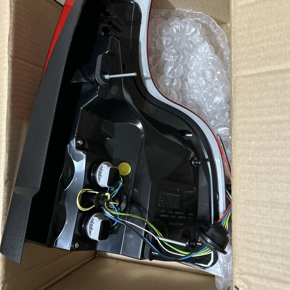 Genuine HELLA Rear Left Light N/S for Volvo XC90 Mk1 | 2SK 011 065-031 - Image 2 of 3