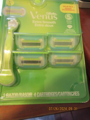 Gillette Venus Extra Smooth Women's Razor Handle + 4 Blade Refills Value Pack