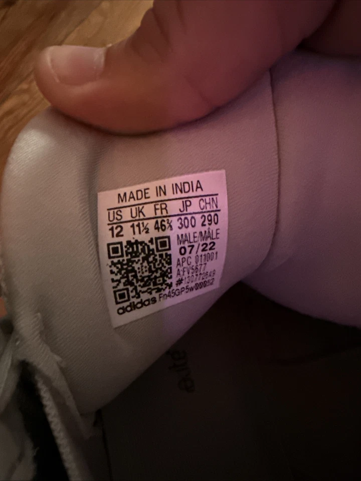 Bota Adidas Yeezy Desert Foto 2 de 4