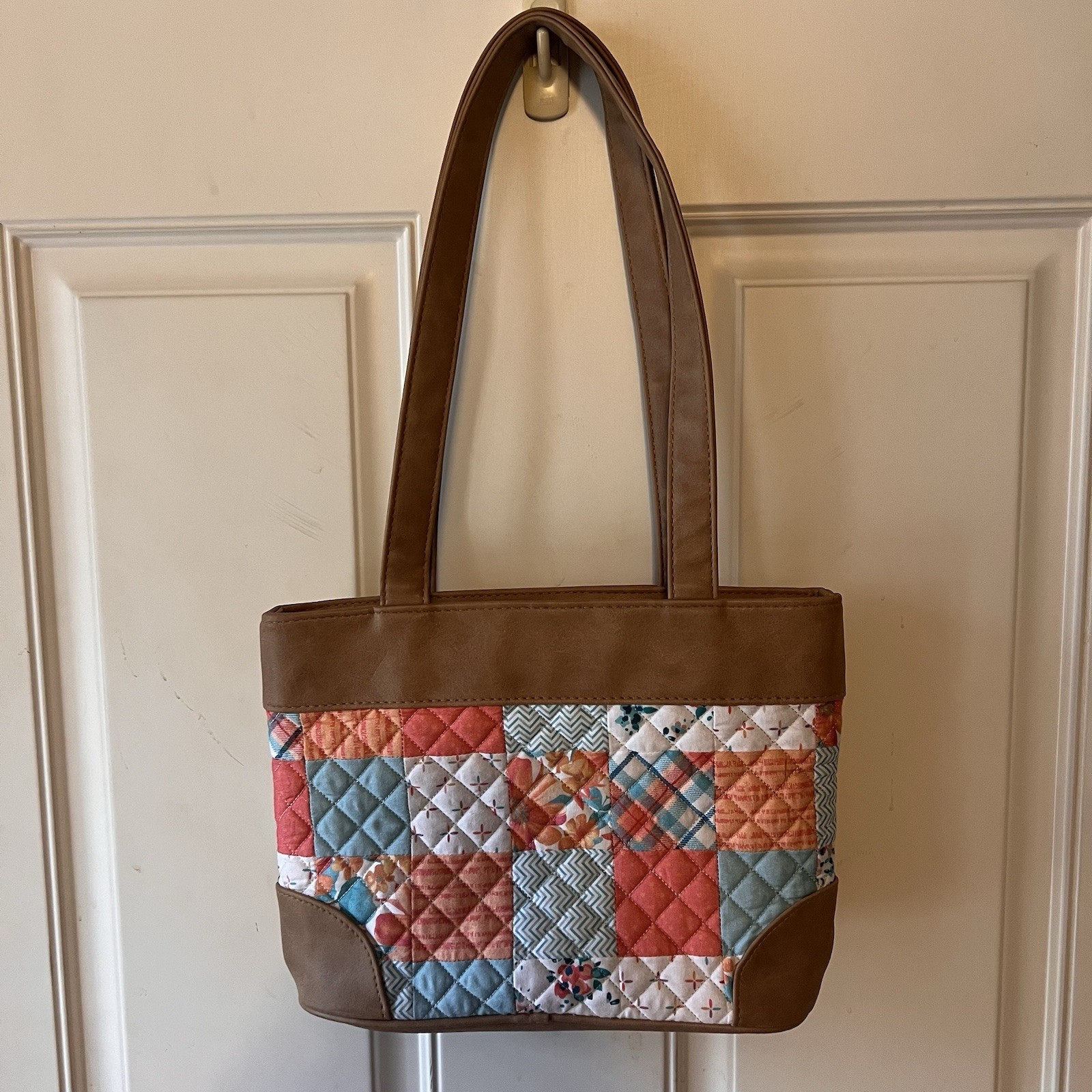 Donna Sharp Patchwork Quilted Handbag Light Weigh… - image 1