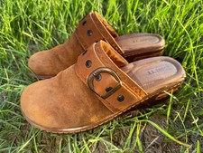Born Banyan Clogs Suede Buckle Slip on brown Distressed Size 9