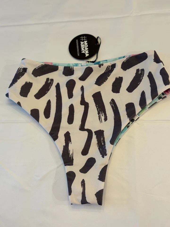 Moana Bikini Thong Bikini Bottom, Reversible Size Medium NWT - Image 2 of 4