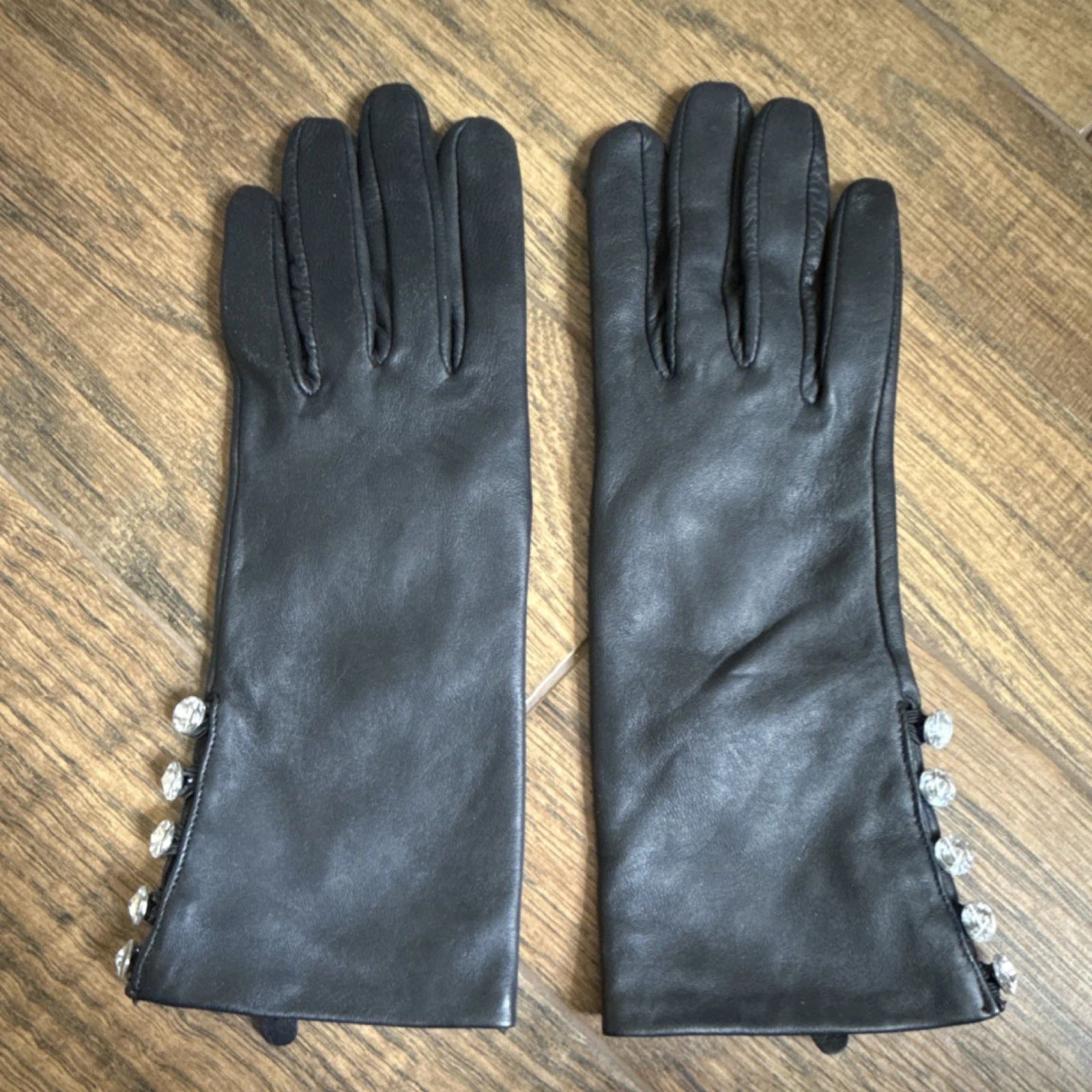 White House Black Market Women’s Black Goat Leather Wrist Gloves Lined Beaded 8