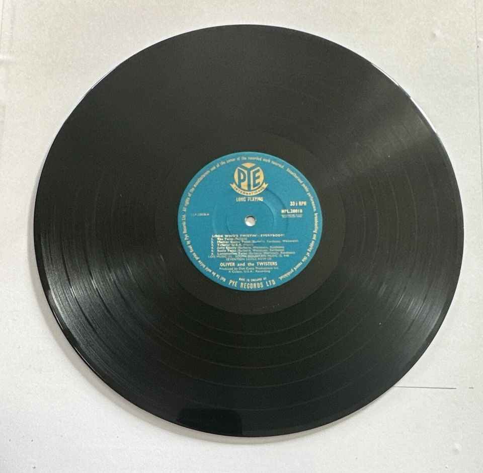Oliver and the Twisters – Look Who’s Twistin’ Everybody Lp Vinyl Record R n R - Image 4 of 4