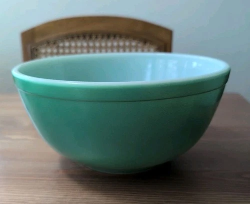 Vintage Pyrex Primary Green Mixing Bowl Large Made in USA 8.5"