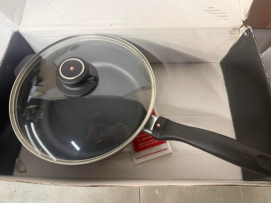 Swiss Diamond - 9.5" Saute Pan w/Glass Lid 6724c in retail box-water spots