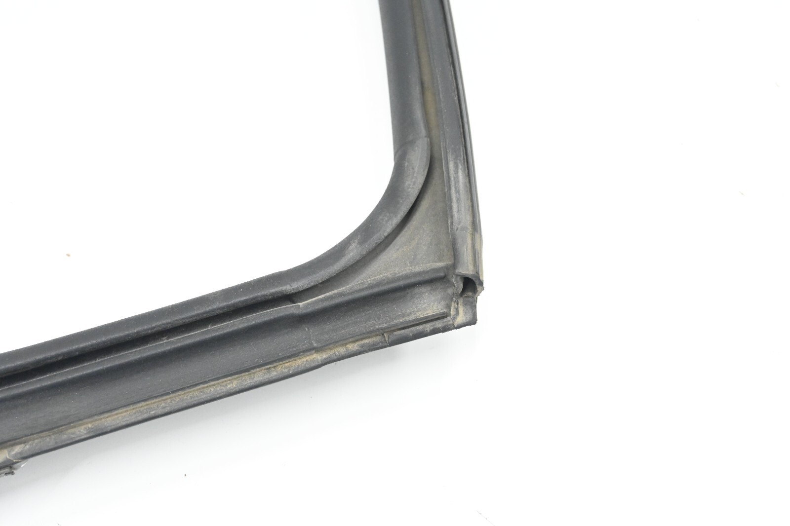⭐ 14-20 Maserati Ghibli Quattr Front Left Weatherstrip Rubber Gasket Seal Oem