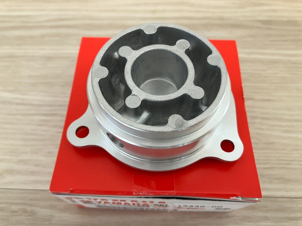 YAMAHA OEM 2000 - 2009V-STAR XVS 1100 CUSTOM CLASSIC SILVERARO OIL FILTER COVER - Image 2 of 4