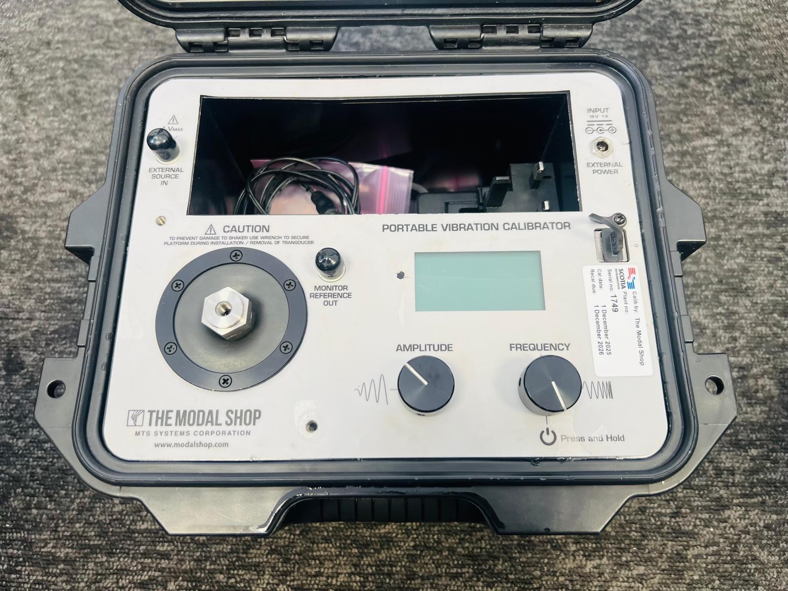 THE MODAL SHOP 9100D PORTABLE VIBRATION CALIBRATOR