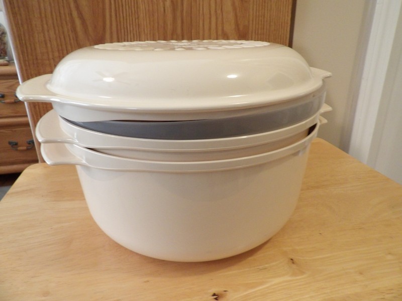 Tupperware 4 pc Set Almond Stack Cooker With Cover 2198 2210 2193 2346