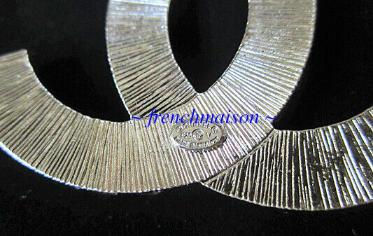 AUTHENTIC CHANEL CC Logo Sparkling Crystal Silver Classic AUTHENTIC CHANEL CC Logo Sparkling Crystal Silver Classic