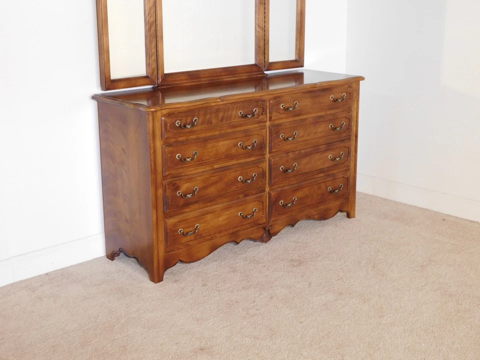 Итан Аллен 1980-е Французский Людовик XV Вишневый Длинный Сундук или Комод с Зеркалом Трехкратного Разложения - Изображение 3 из 4