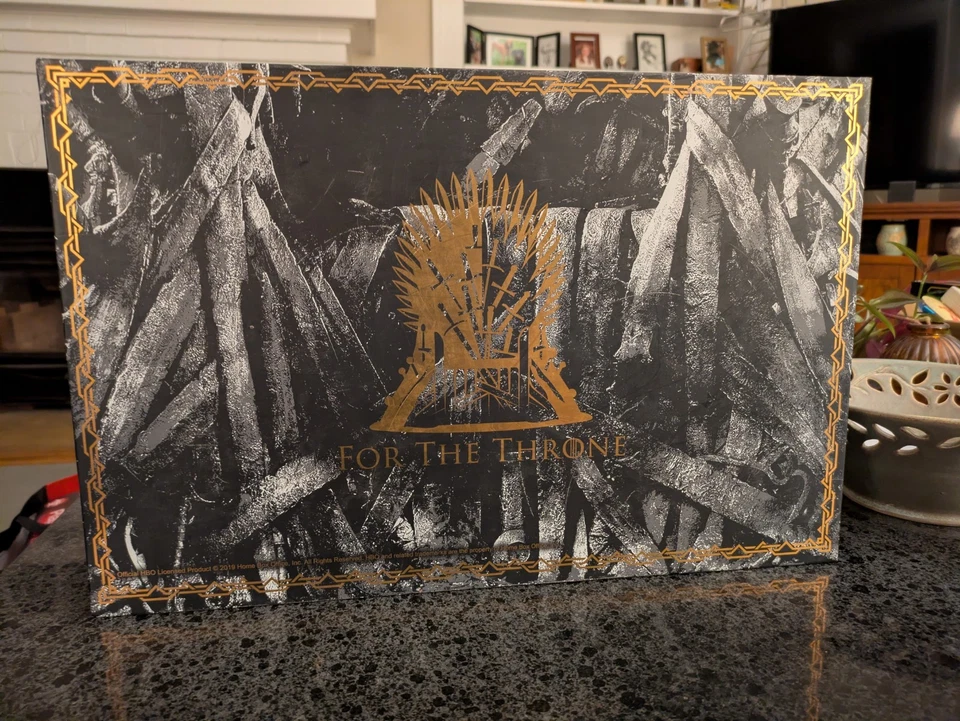 Game of Thrones Collector's Chess Set, 32 Custom Sculpted Chess Pieces - Image 4 of 4