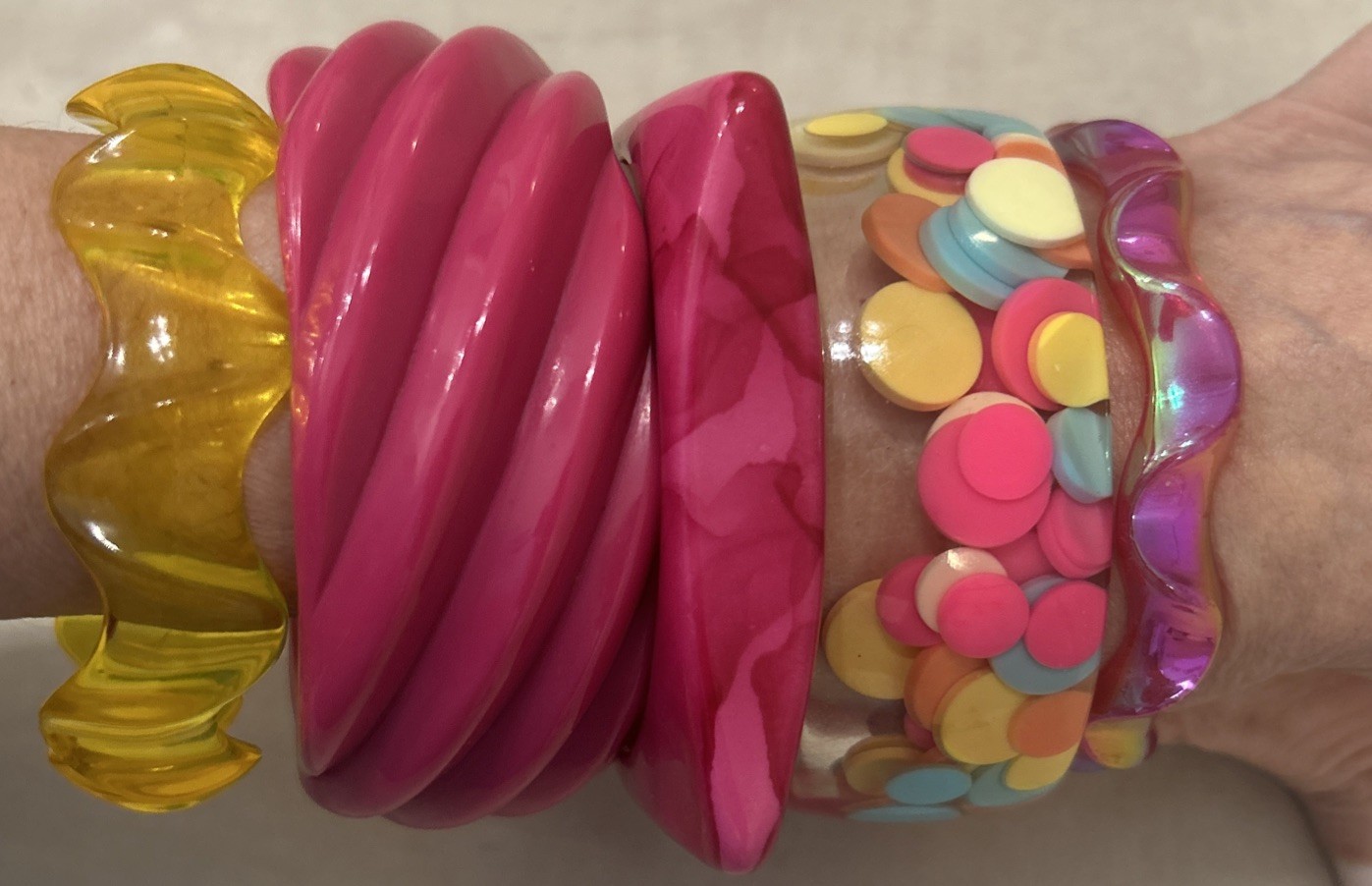 VTG OPAQUE & TRANSLUCENT CHUNKY BANGLE LOT -RARE … - image 1