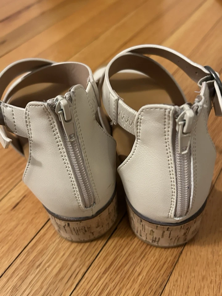 Sandalias para mujer Earth Origins beige correas ajustables plantilla cómoda Foto 4 de 4