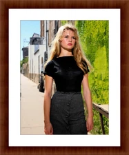 Brigitte Bardot 8.5 x 11 Color Unframed Collectable Photograph