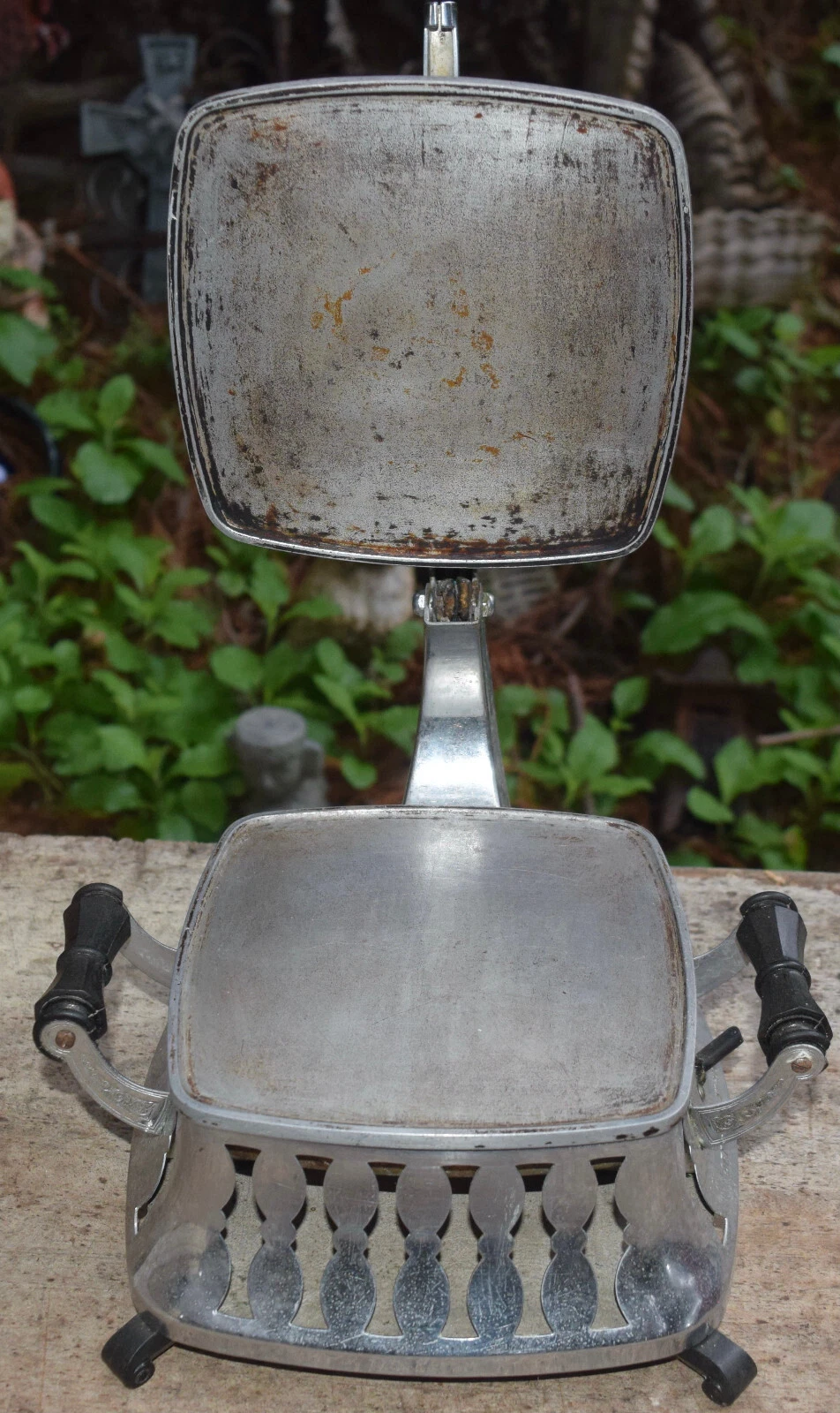 ART DECO CHROME STAR RITE SANDWICH TOASTER BAKELITE HANDLES THE FITZGERALD MFG