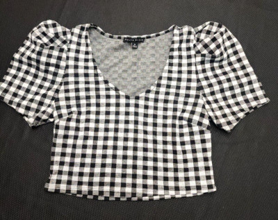 Women's HAUTE MONDE Black & White Top Deep Cool Round, kind of V Neck. Size M