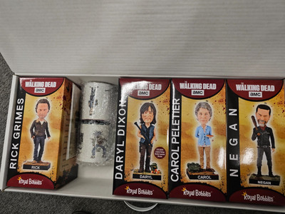 NEW - Royal Bobbles - AMC the Walking Dead Bobblehead of 4 - LIMITED EDITION