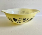 Vintage Pyrex 444 Gooseberry Cinderella Mixing Bowl 4 Qt Yellow / Black & stars