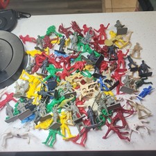 100 Vintage Different Colored Plastic Toy Soldiers / Indians / Horses / Cowboys
