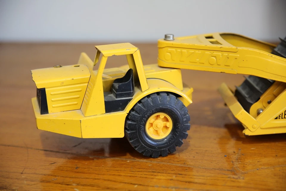 Vintage Nylint Elevating Scraper Earth Mover Yellow 1970's Pressed Steel toy USA - Image 2 of 4