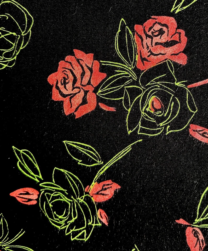 Hermosa tela floral de rayón de colección W55”xL2Y rosas rosas y verdes, fondo negro Foto 2 de 4