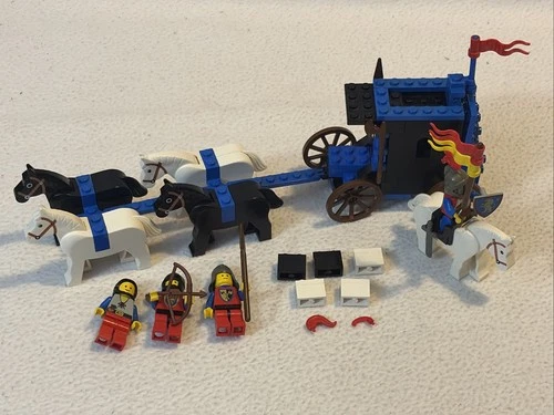 Lego 6055 Castle Lion Knights Prisoner Convoy *Complete w/o Instructions*