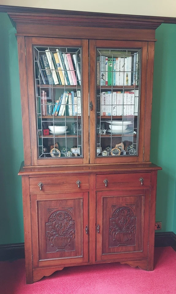 Stunning antique Mahogany bookcase with leaded glass doors, drawers & a cupboard - Image 1 of 4