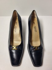 St. John Womens Vintage Black Leather Pumps w/ Bow and Gold Tone Logo Sz. 9.5 B