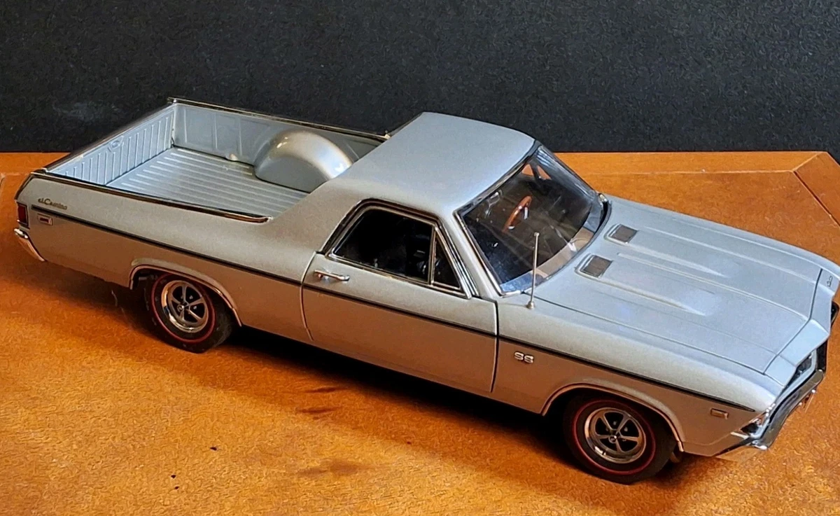 ダンバリーミント製 1951 フォード ビクトリア 1/24 Danbury Mint 1951