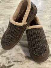 Acorn slippers Sz 9 Womens Knit Brown Beige Sherpa Fleece Lined Comfort Scuffs