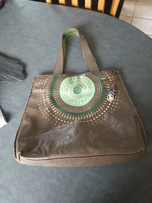 SAC A MAIN DESIGUAL - Photo 1/4