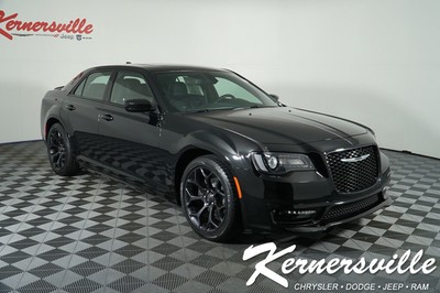 2019 Chrysler 300 Series S RWD V6 Sedan Panoramic Sunroof Leather Backup Camera New 2019 Chrysler 300 S RWD V6 Sedan Panoramic Sunroof Leather 31Dodge 1