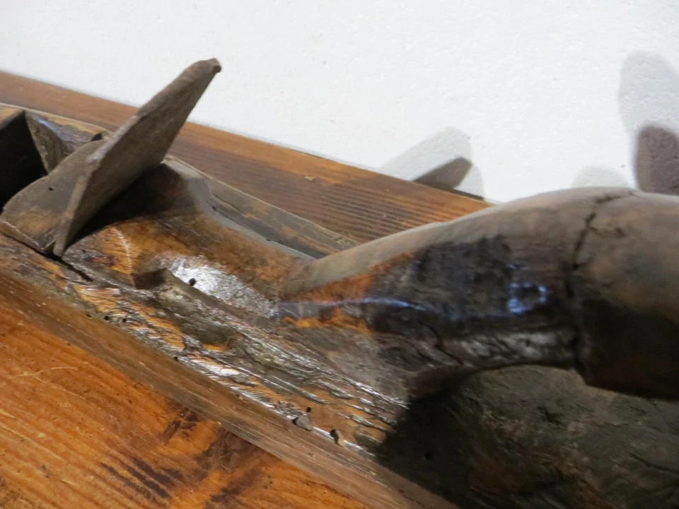 doloire hache ancienne hache de sabotier rabot ancien outil ancien charpentier - Photo 3/4