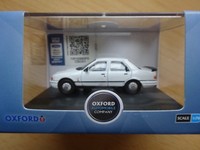 Ford Sierra Stufenheck Weiss Oldtimer Modelauto Ca.6Cm *Neu* 1:76