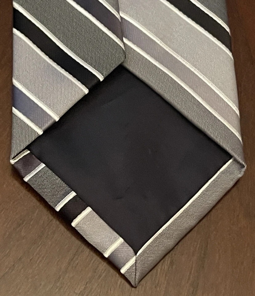 Corbata de cuello Stafford gris 100 % poliéster para hombre hecha en China Foto 2 de 4