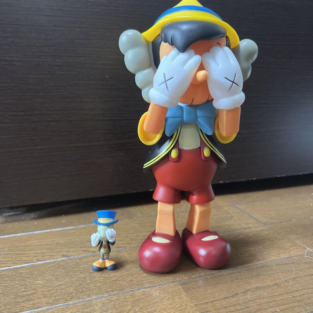 カウズ KAWS Pinocchio & Jiminy Cricket