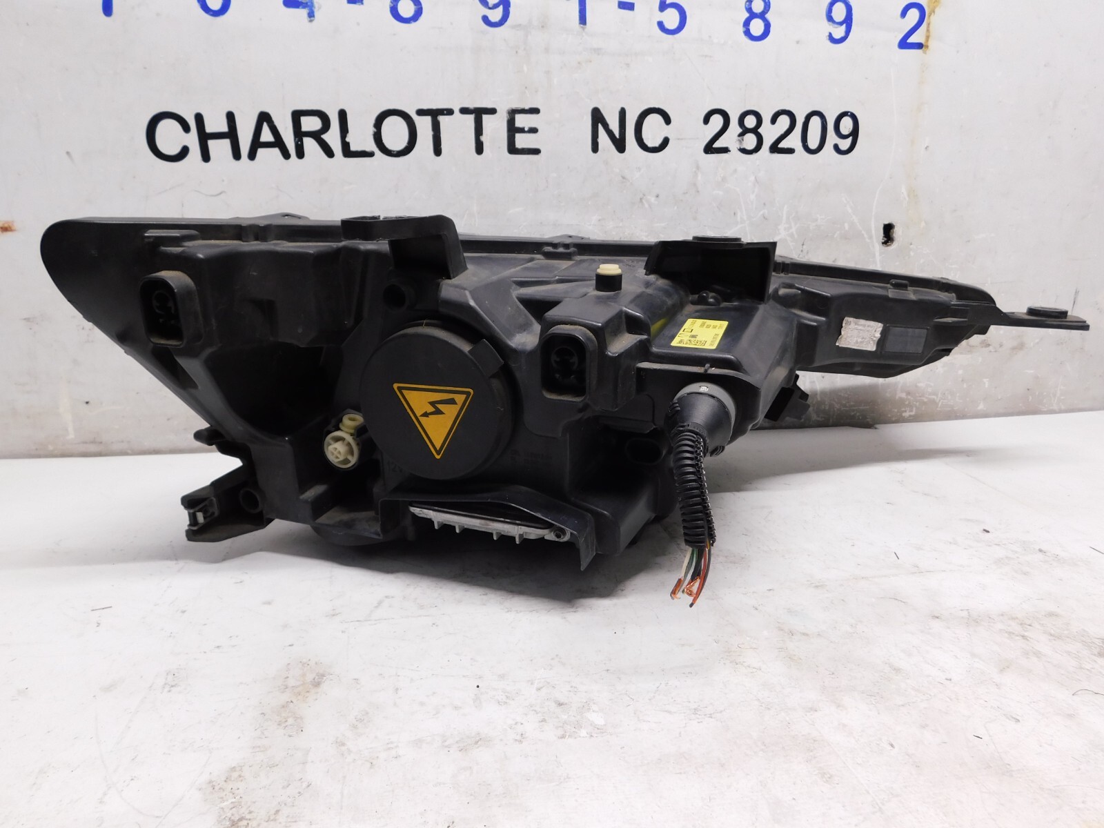 2017-2020 Maserati Levante Xenon HID LH Driver Side Headlight OEM 17-20