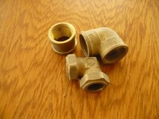 3 Rohrteile Messing Fittinge 2 Bögen eine Verschraubung
