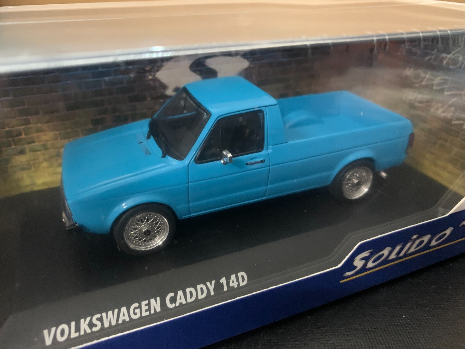 Volkswagen VW Caddy bleu 1/43 Solido 4312302 voiture miniature en métal de collectionneur