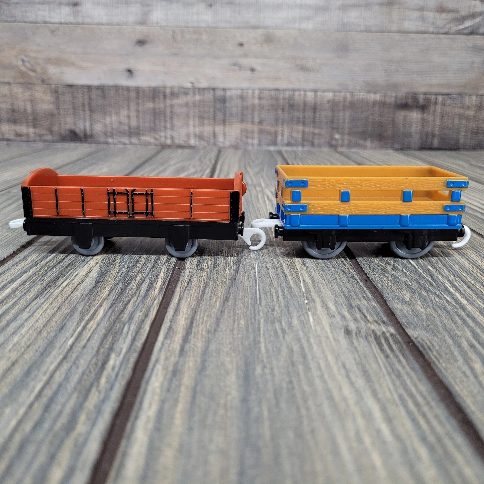  flatbed wagon cargo trucks muito bom estado 