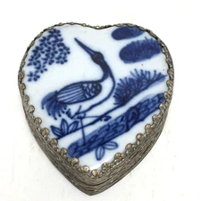 Flow Blue crane porcelain top Heart Shape trinket pill box w/ mirror silver edge