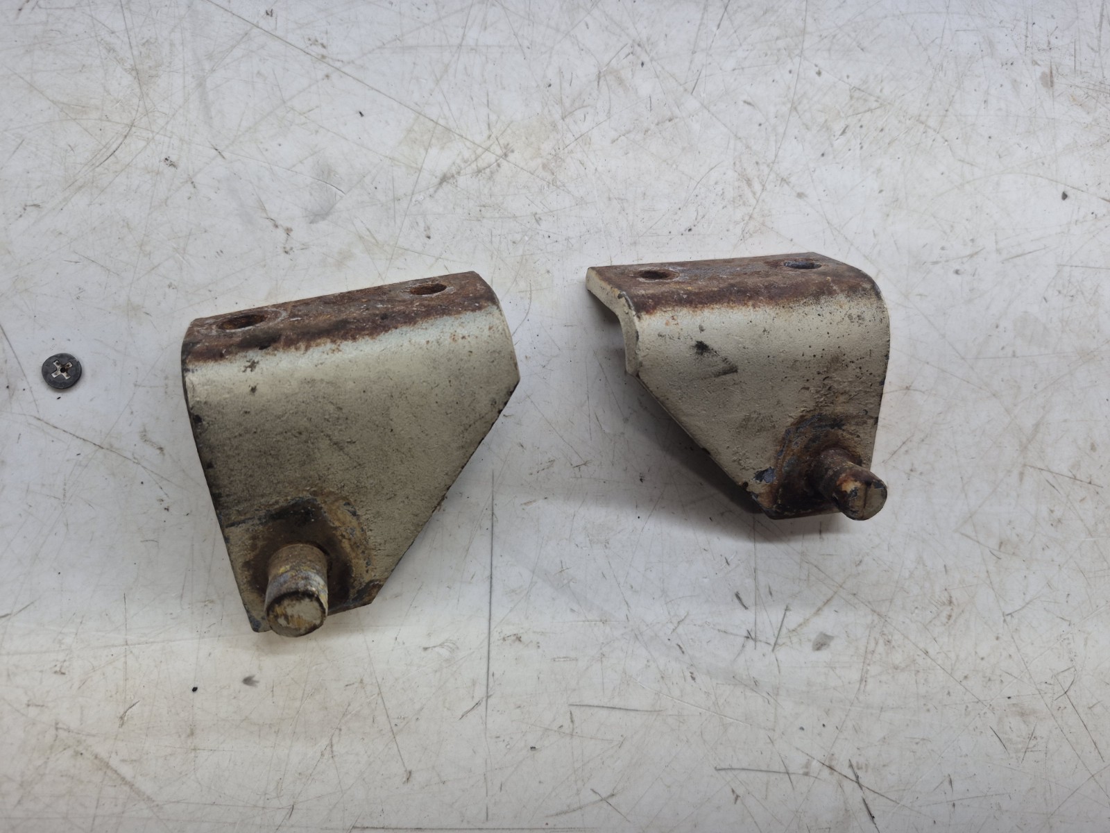 REAR HANGER BRACKET ASSEMBLY Set CUB CADET IH 473458 R92 IH-473458-R92 44" 149