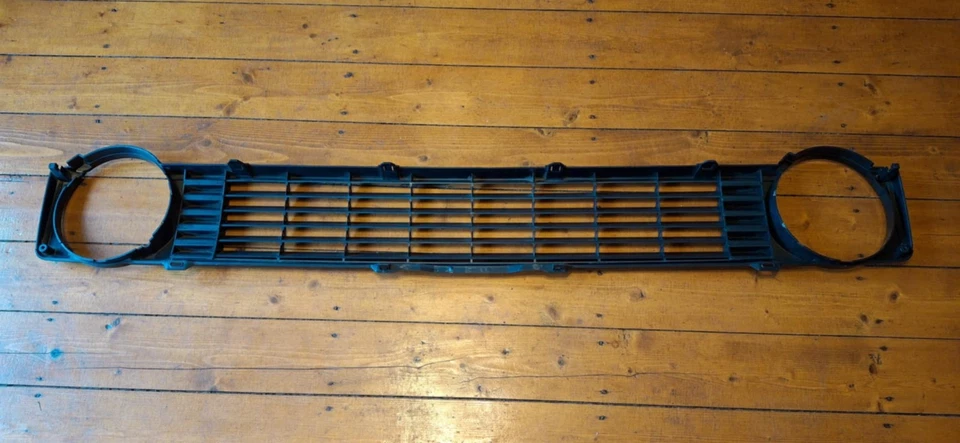 Badgeless Front Grille, Single Headlights VW Golf Cabriolet Caddy Mk1 WC853GG1 - Image 3 of 3